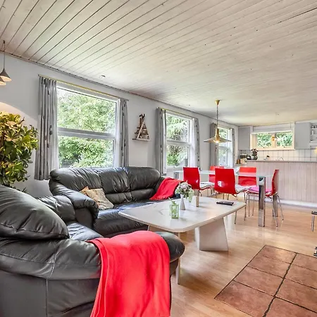 3 Bedroom Stunning In Ferienhaus Tarm
