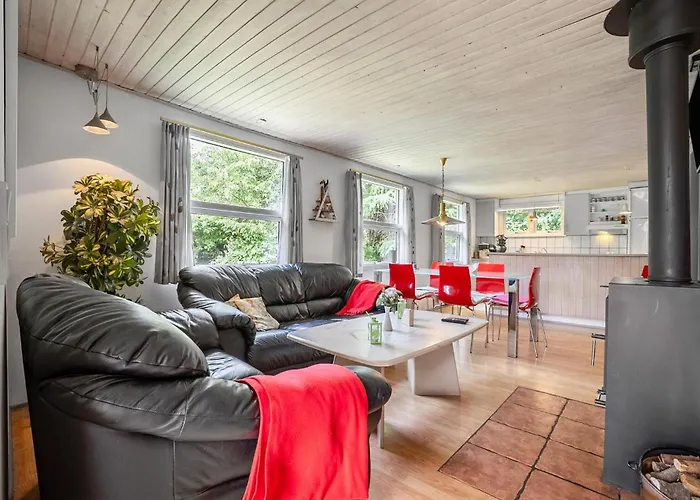 3 Bedroom Stunning In Hébergement de vacances Tarm